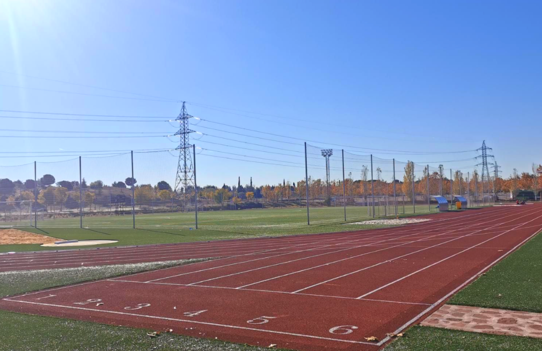 Entrenamiento pista de atletismo - Club de Atletismo en Madrid - TRC The Run Club - Pista 100 metros Valle de las cañas Pozuelo
