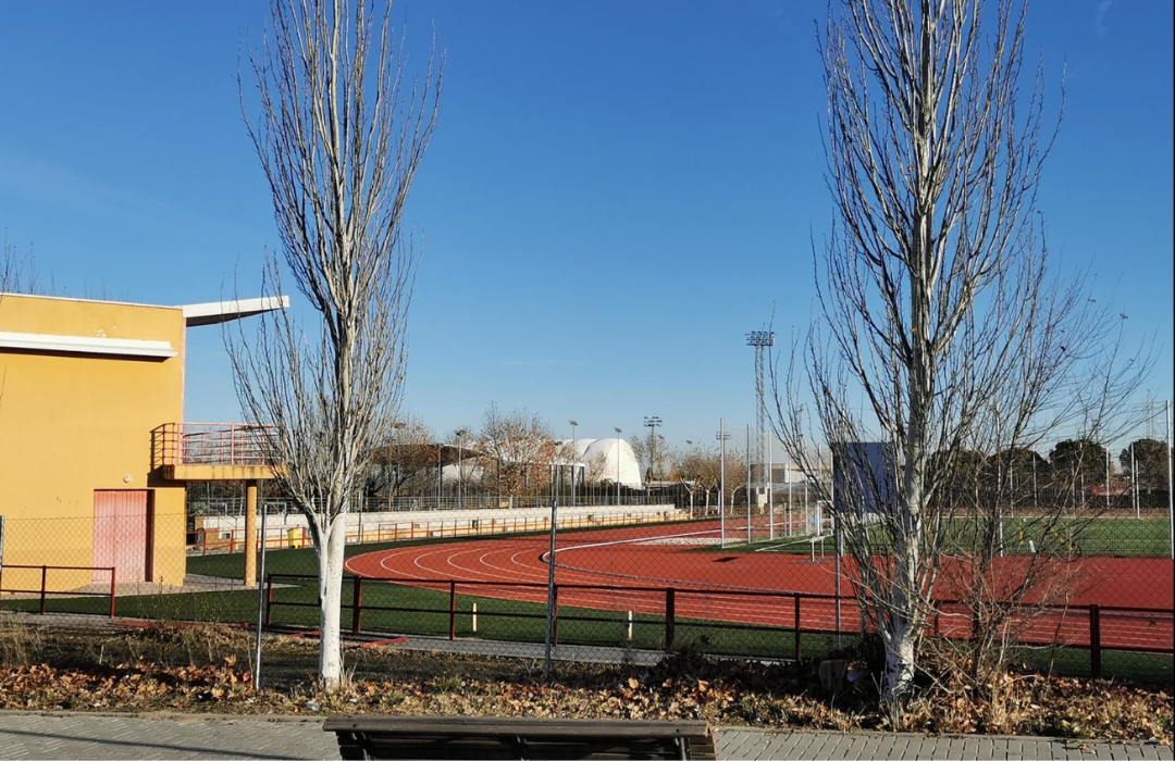 Entrenamiento pista de atletismo - Club de Atletismo en Madrid - TRC The Run Club - taquillas y vestuarios Valle de las cañas Pozuelo